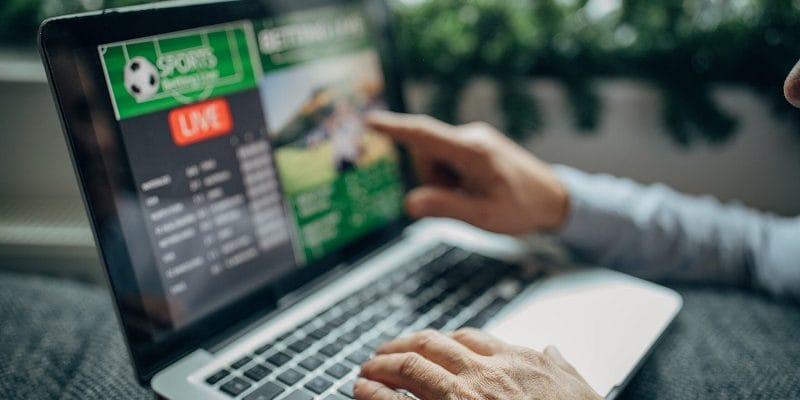 Sai lầm phổ biến nhất, đặc biệt với những người mới, là đặt cược dựa trên “tên tuổi”